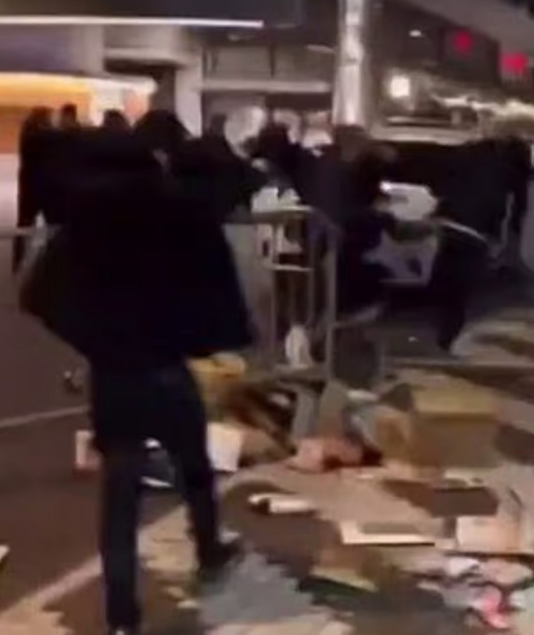 邮报：维拉和费耶诺德球迷赛前斗殴，五名鹿特丹当地人被捕