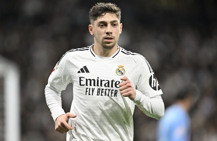 此前称不爱踢右后卫！世体：巴尔韦德对黄潜时踢右后卫表现出色