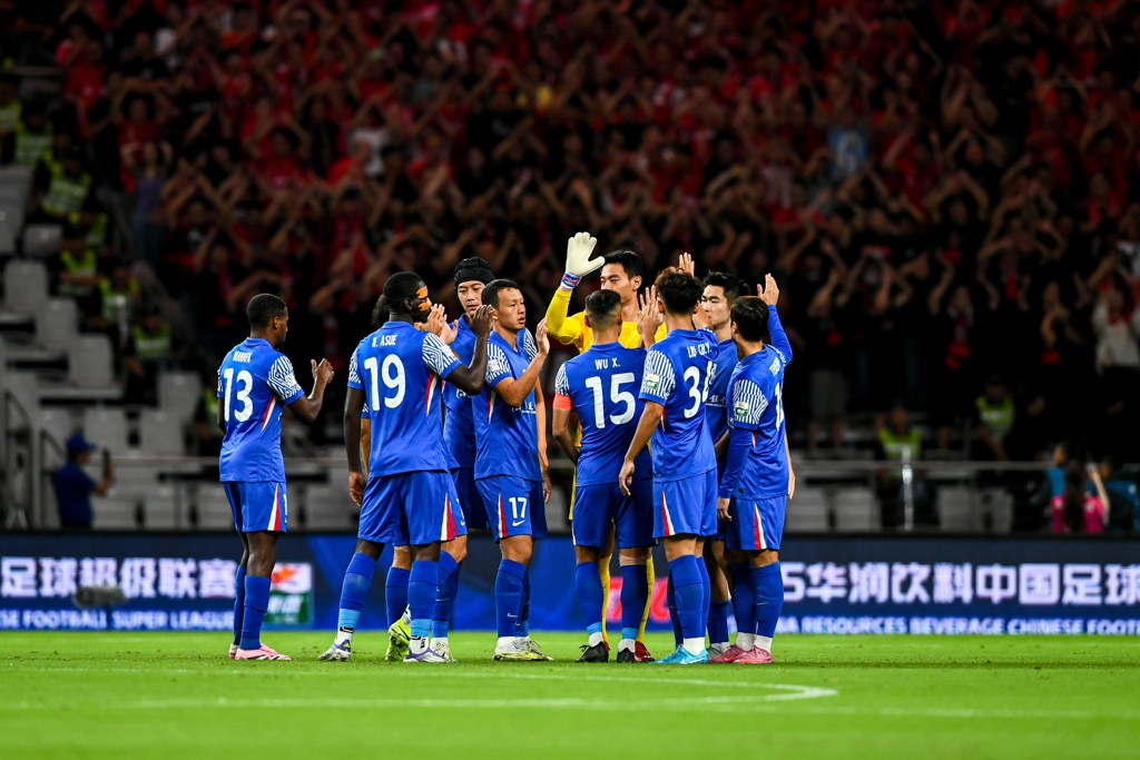 足球报：申花面对蔚山HD将力争胜利，同时也需要避免伤病